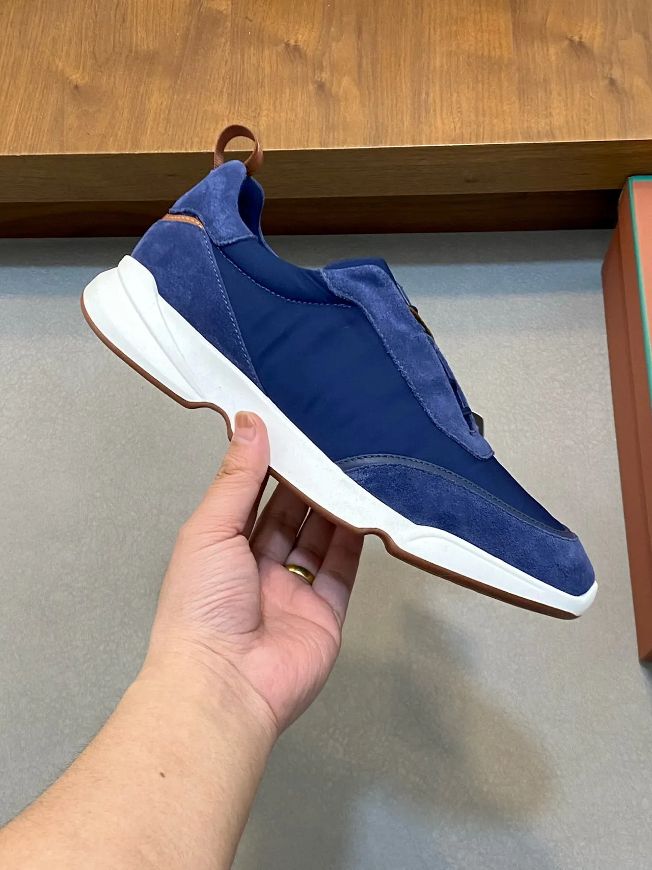 Loro Piana حذاء أنيق أزرق من الصوف والنايلون بدون لاسيه سلايب أون أسلوب حياة 4