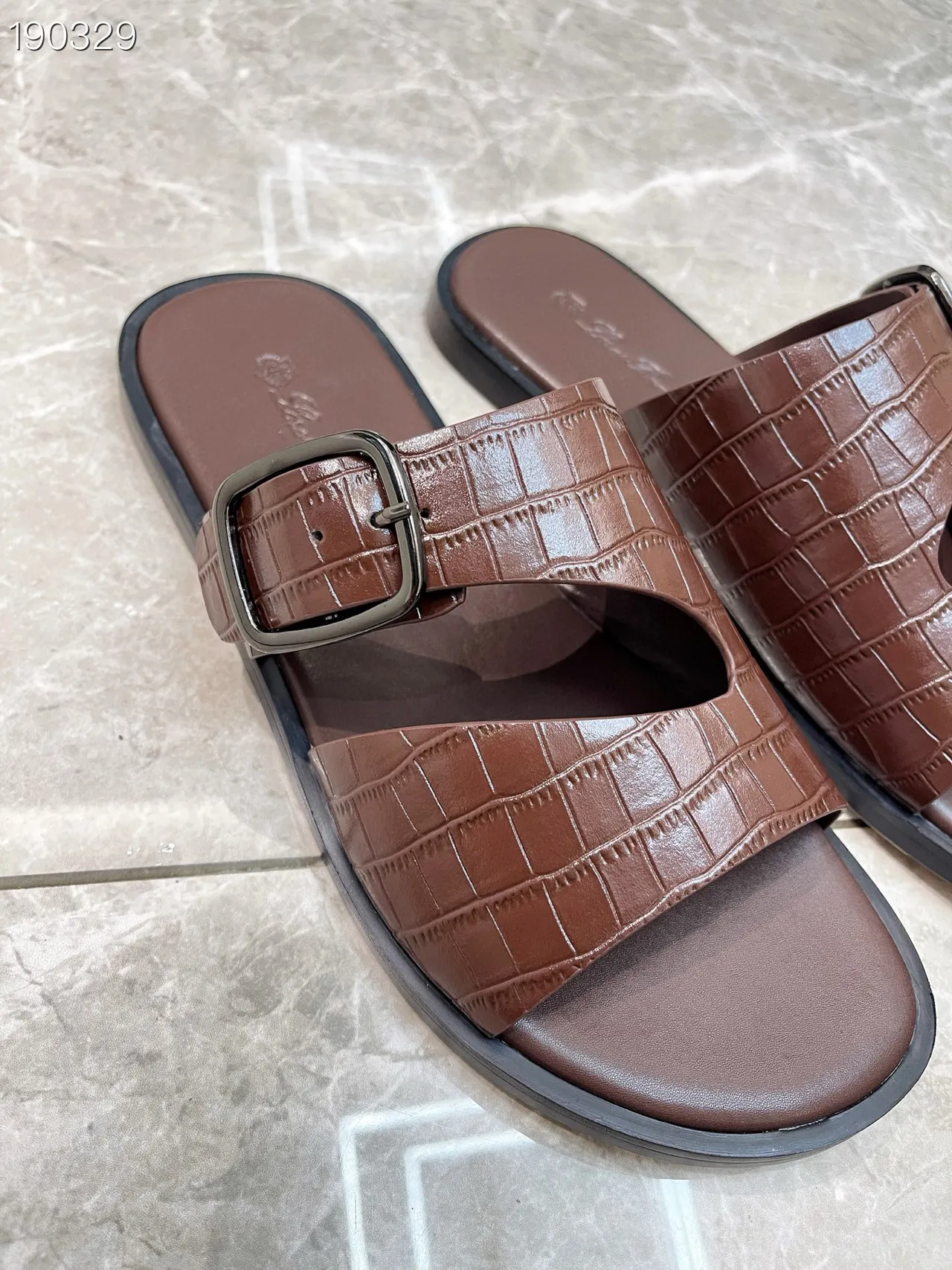 Loro Piana 鳄鱼压花双带扣休闲凉鞋 3