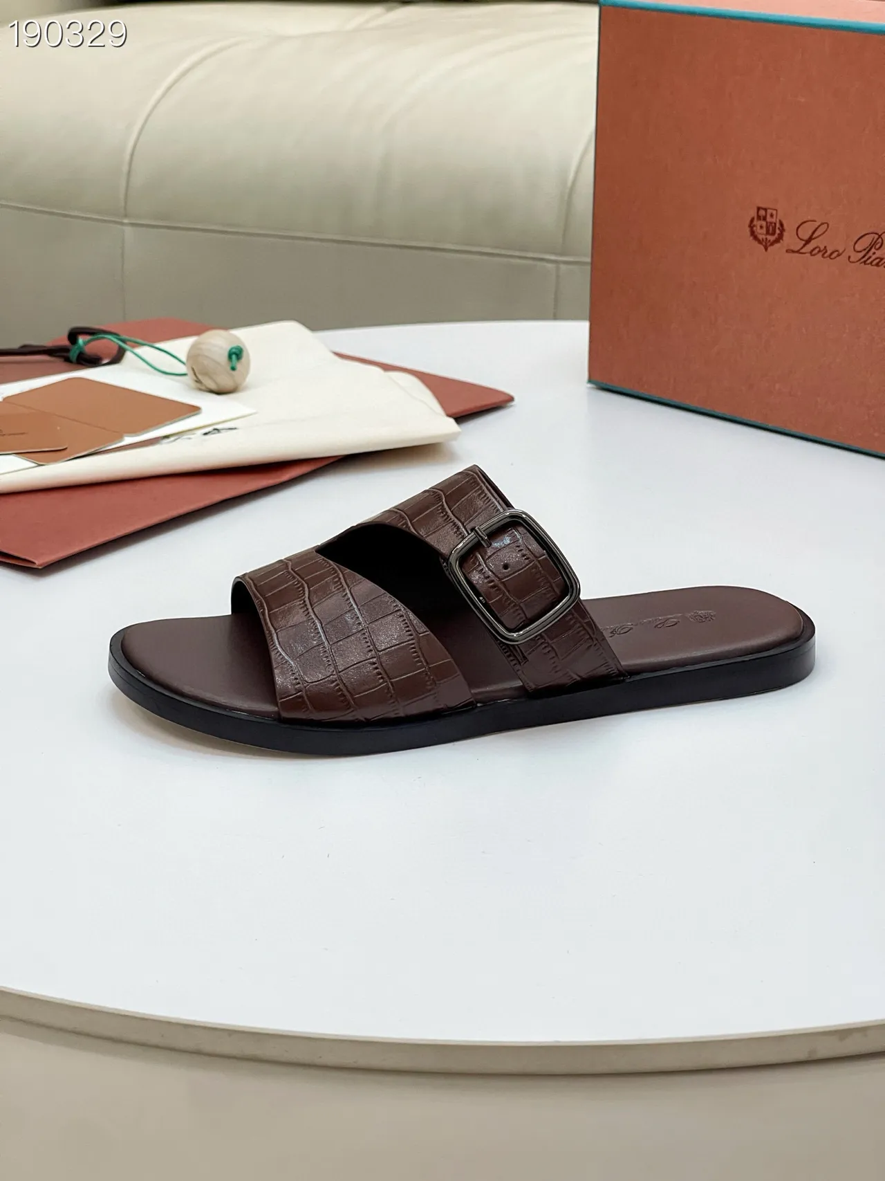 Loro Piana 鳄鱼压花双带扣休闲凉鞋 6