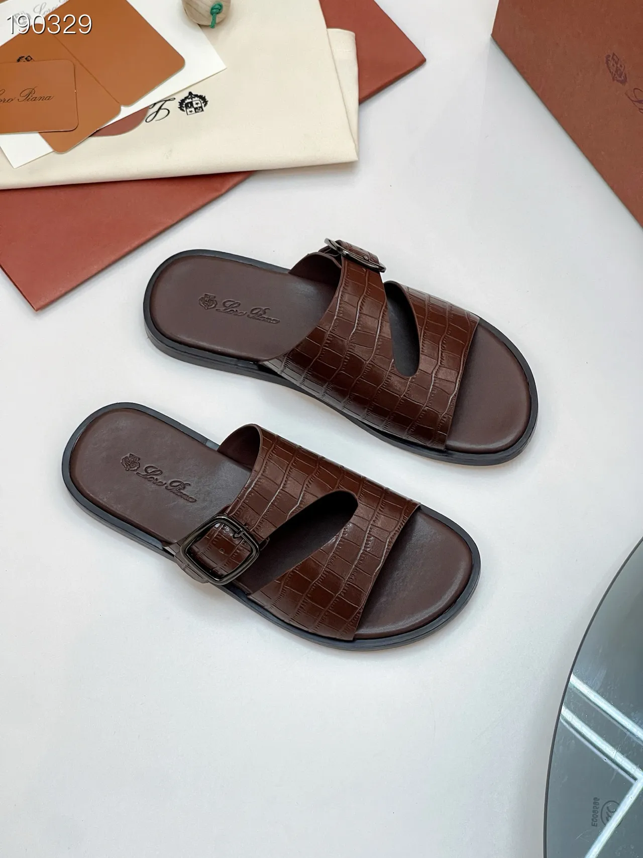 Loro Piana 鳄鱼压花双带扣休闲凉鞋 7