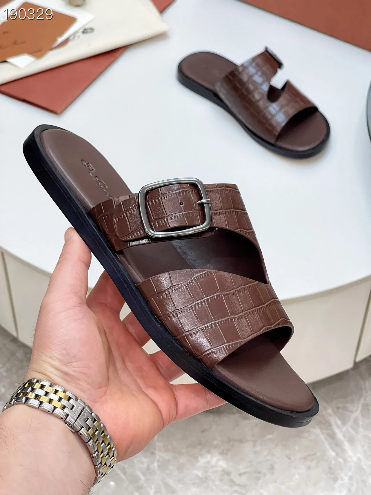 Loro Piana 鳄鱼压花双带扣休闲凉鞋 8