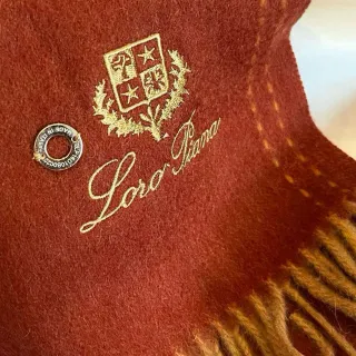 Loro Piana Crest bordado vermelho ferrugem cachemira cachecol