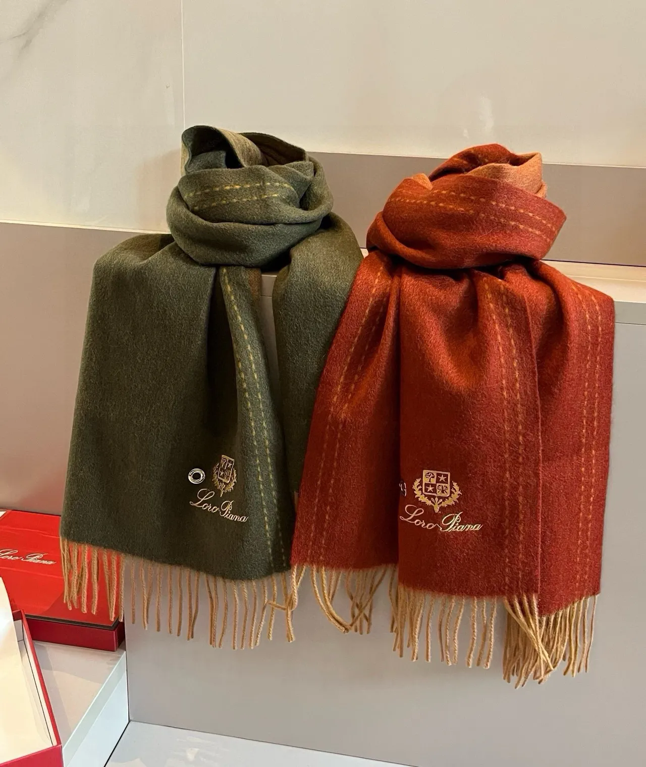 Loro Piana ক্রেস্ট ক্রোশড রাস্ট রেড ক্যাশমির স্কার্ফ 5