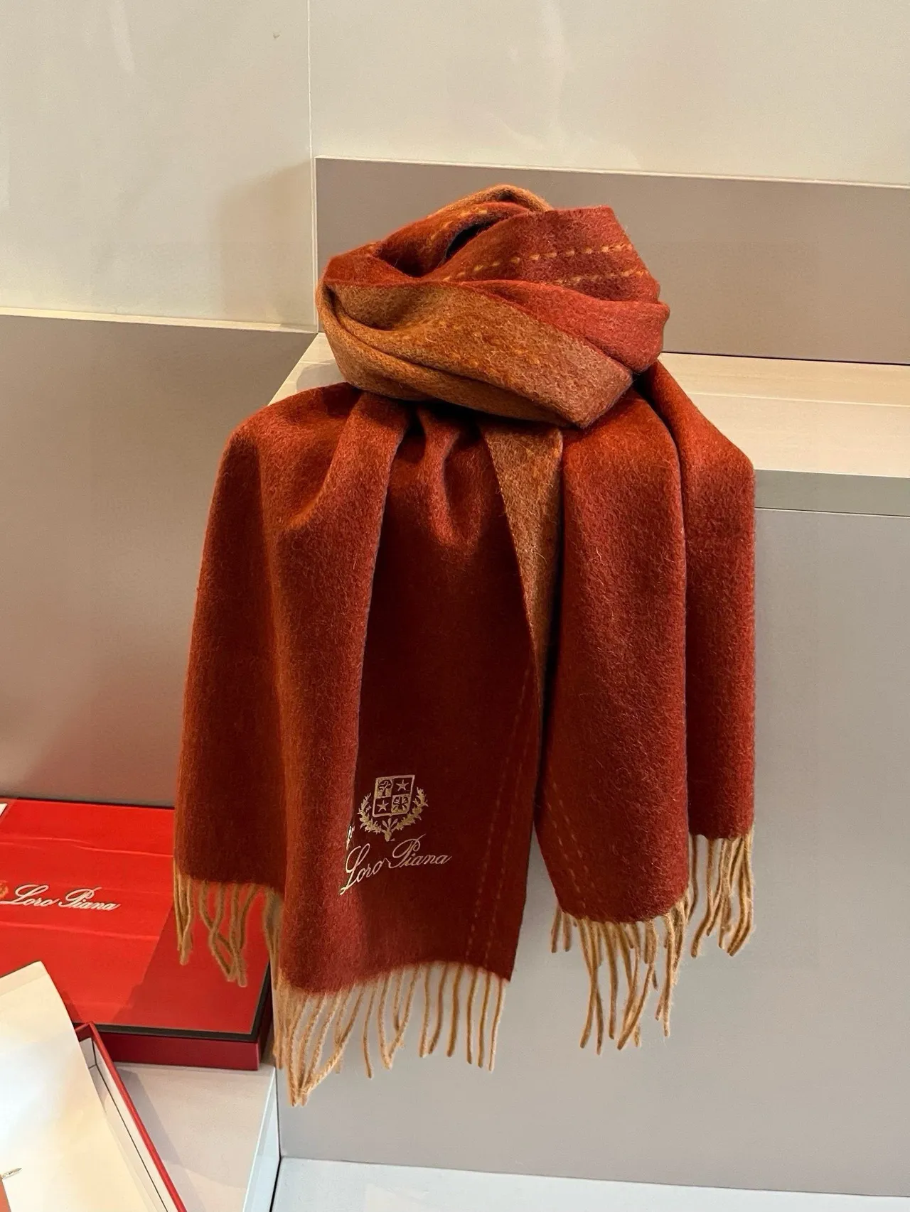 Loro Piana ক্রেস্ট ক্রোশড রাস্ট রেড ক্যাশমির স্কার্ফ 7