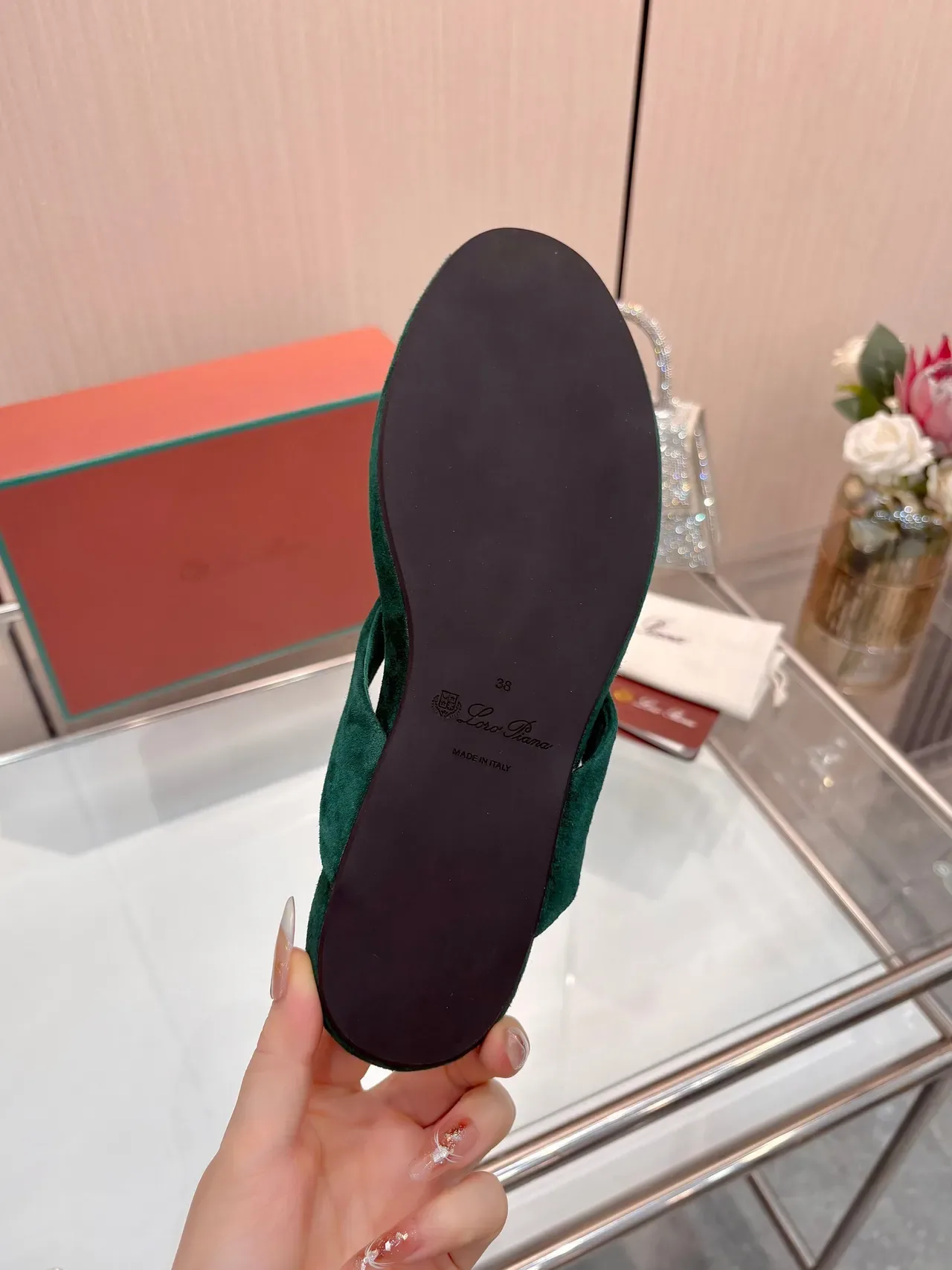 Loro Piana 绿色麂皮人字拖鞋 2