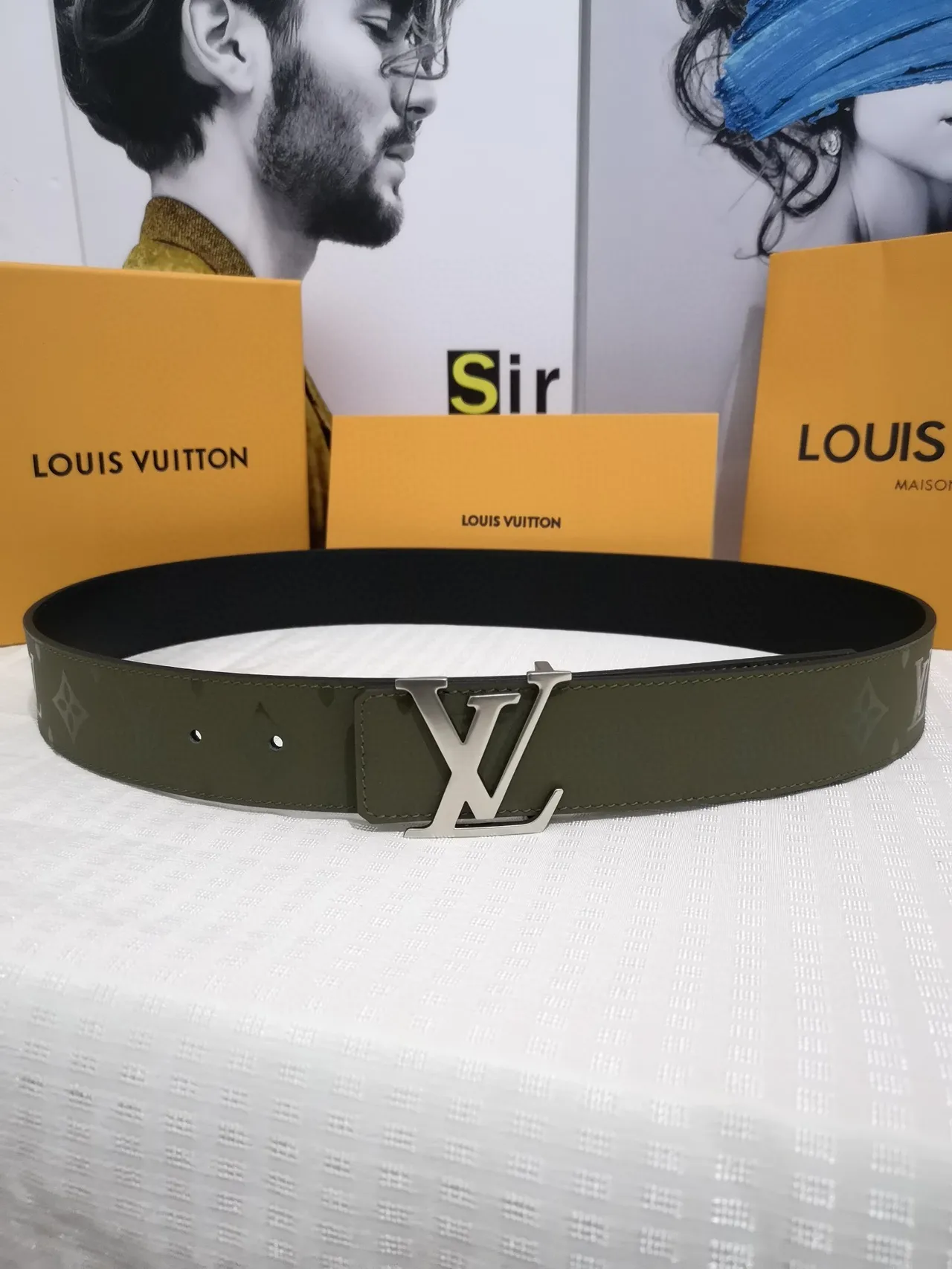 Louis Vuitton সেনি গ্রিন  সিলভার Monogram-Coated Interlocking LV Buckle লেদার বেল्ट 2
