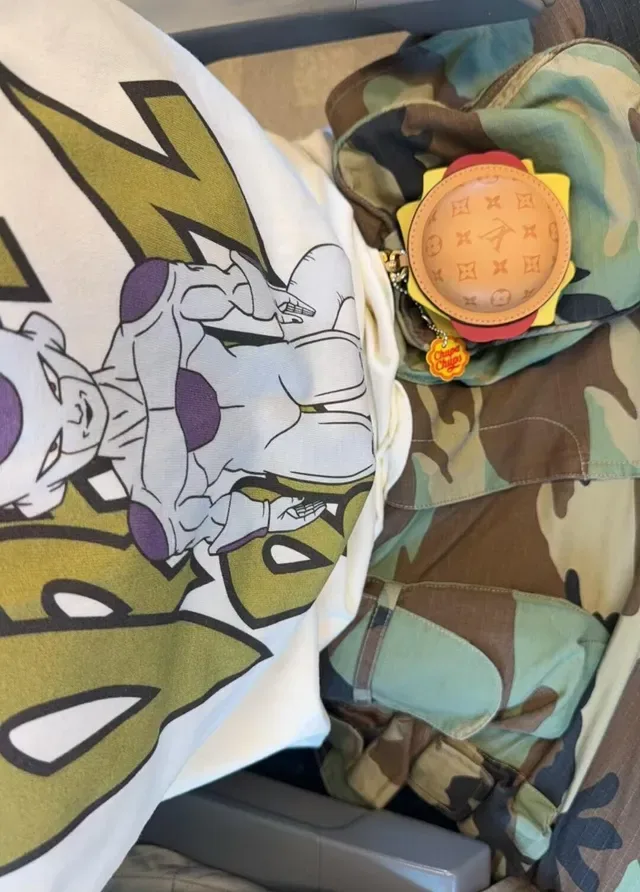 Sac bandoulière Louis Vuitton beige multicolor en forme de burger monogramme en cuir 6