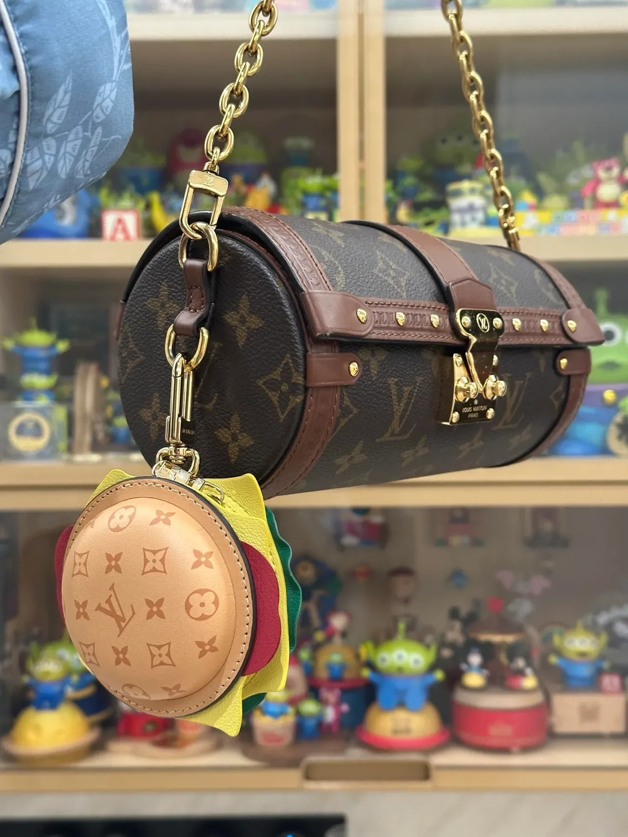Sac bandoulière Louis Vuitton beige multicolor en forme de burger monogramme en cuir 7