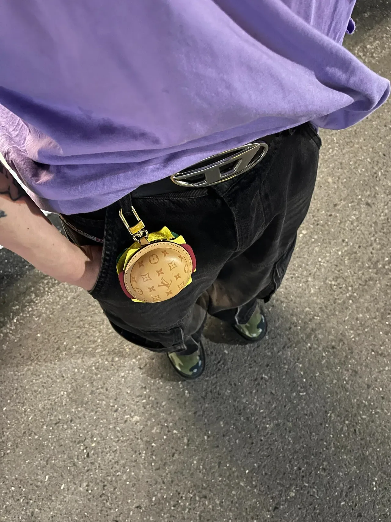 Sac bandoulière Louis Vuitton beige multicolor en forme de burger monogramme en cuir 8