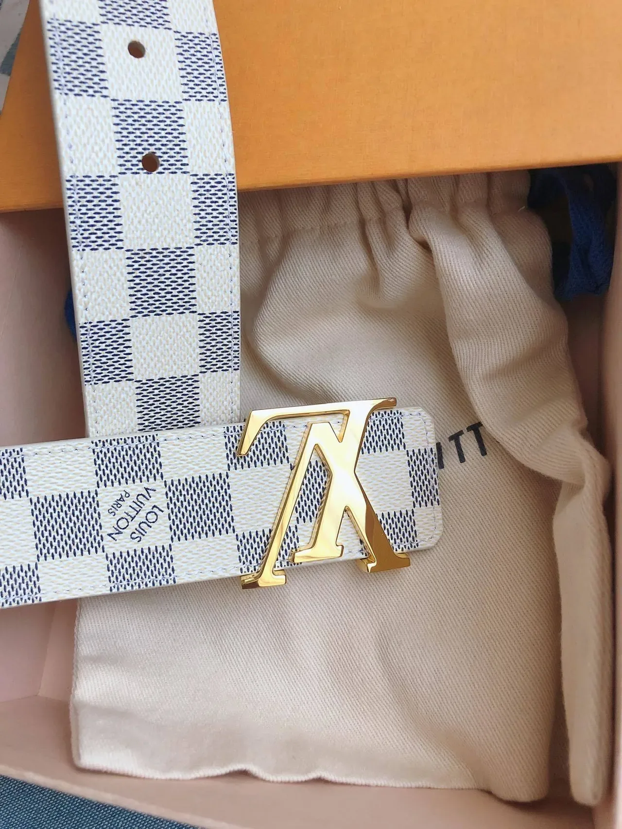 Louis Vuitton Cinto de couro Damier Azur Beige Navy Canvas fivela LV em dourado 5