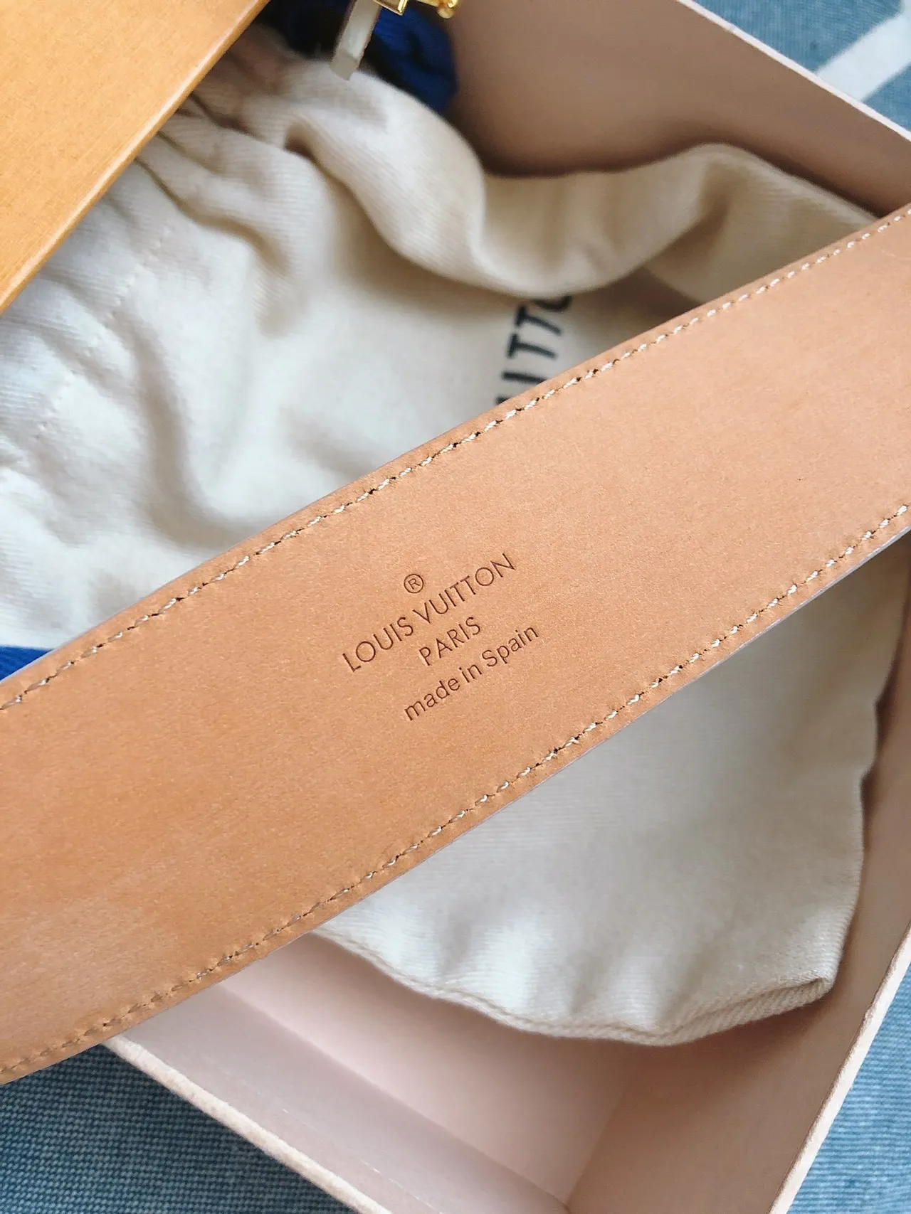 Louis Vuitton Cinto de couro Damier Azur Beige Navy Canvas fivela LV em dourado 6