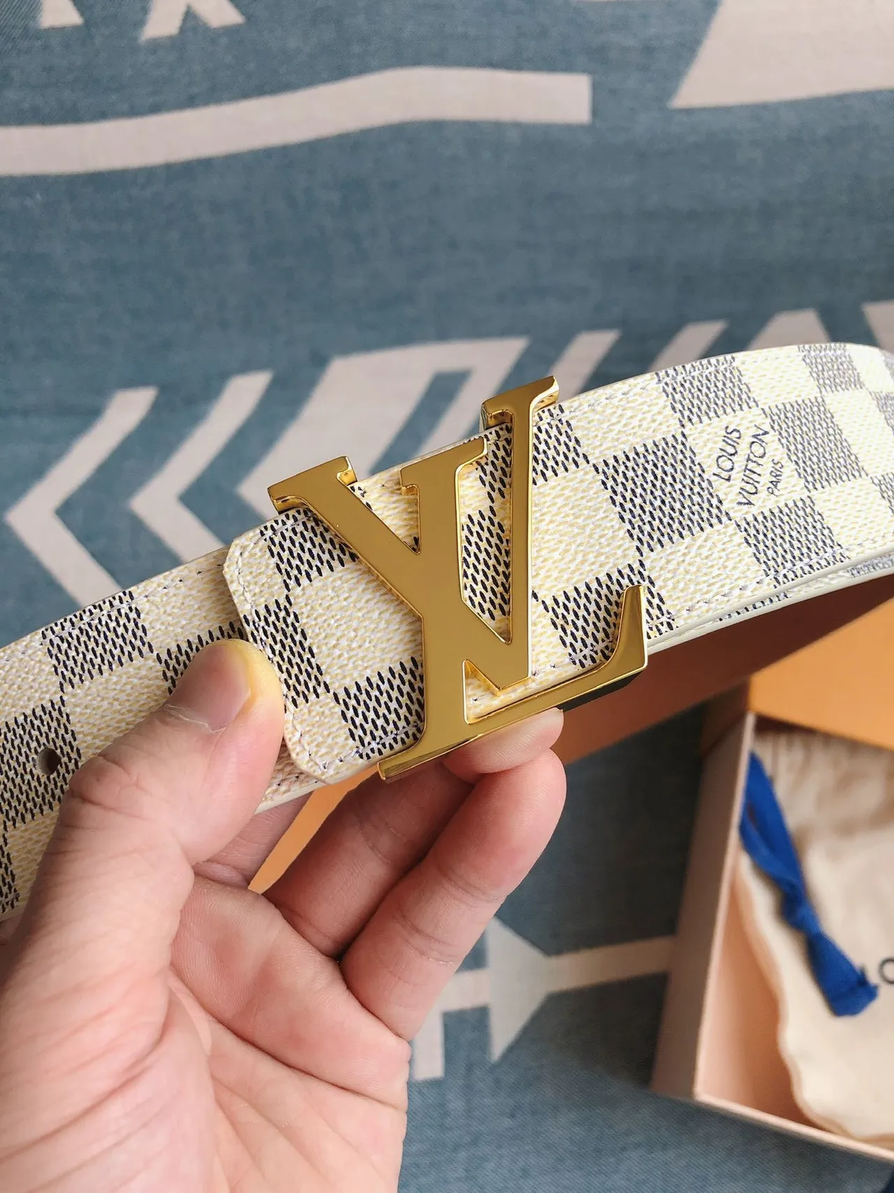 Louis Vuitton Cinto de couro Damier Azur Beige Navy Canvas fivela LV em dourado 7