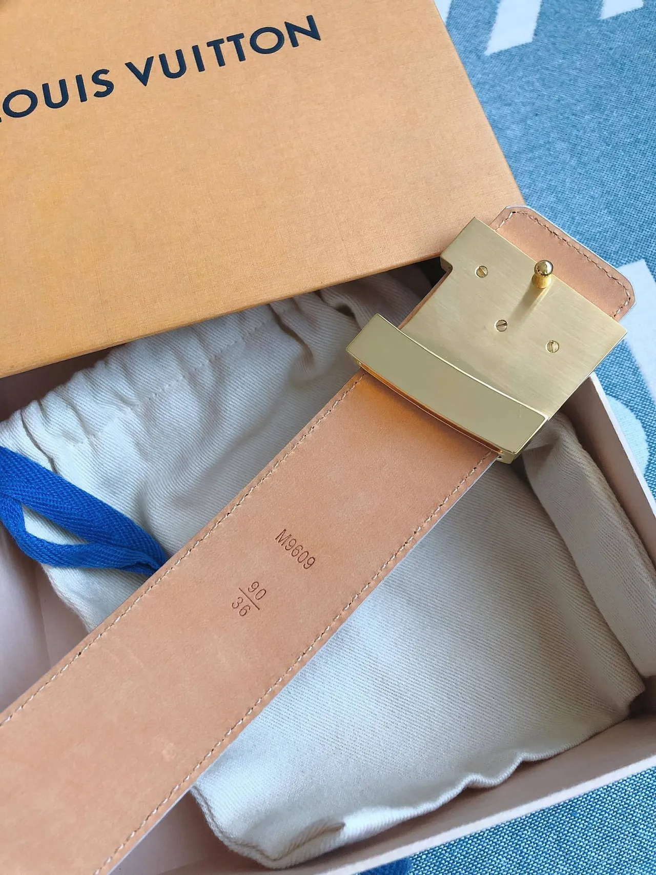 Louis Vuitton Cinto de couro Damier Azur Beige Navy Canvas fivela LV em dourado 8