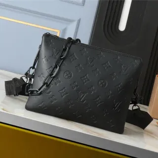 Sac à main Louis Vuitton avec sangle en chaîne monogramme embossé noir