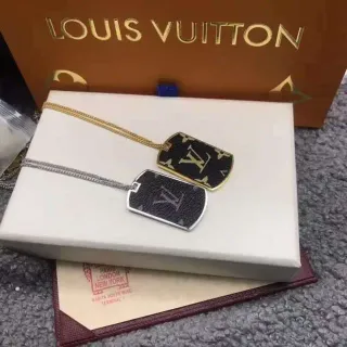 Louis Vuitton Colar Preto Dourado Dog-Tag Pendente Monogramado Couro Texturizado