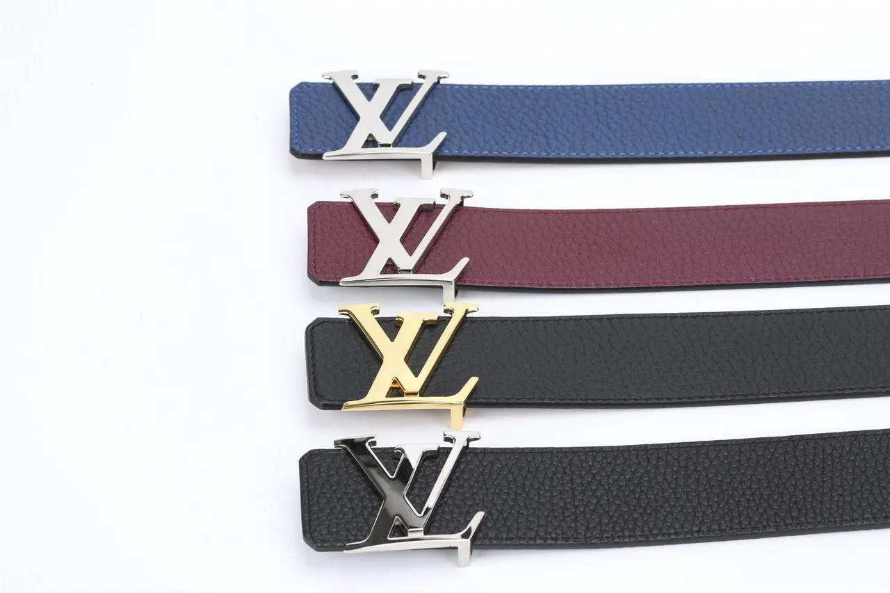 Louis Vuitton Cinto de couro preto com fivela dourada e monograma granulado 3