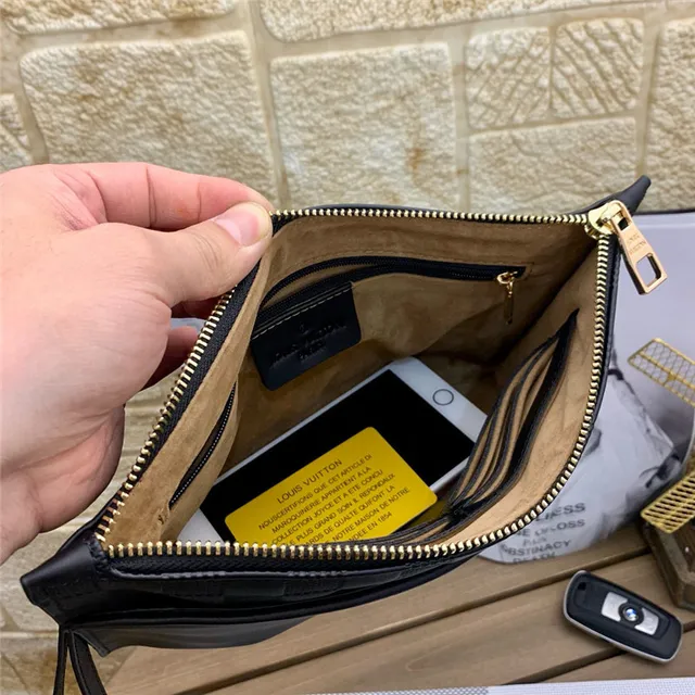Louis Vuitton Negro Dorado Piel Suave Cuerpo Tejido Damier Infini Solapa Envolvente Clutch 2