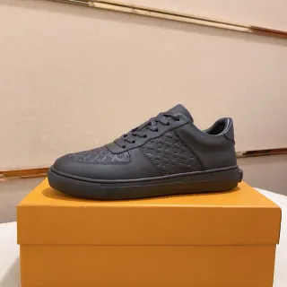 Louis Vuitton Tênis Lifestyle de Couro Preto Monograma Embossado Low-Top