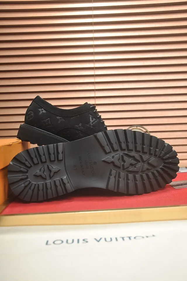 Louis Vuitton Sapatos Derby de Camurça Preto com Solado Grosso e Lug Sole 3