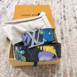 Louis Vuitton काला मल्टीकलर फ्लोरल-प्रिंट ओवरसाइज्ड सिल्वर एलवी बकल लेदर बेल्ट