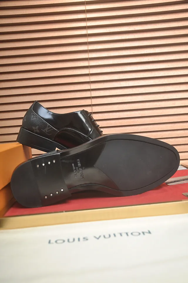 Louis Vuitton 黑色漆皮圆头牛津鞋 3