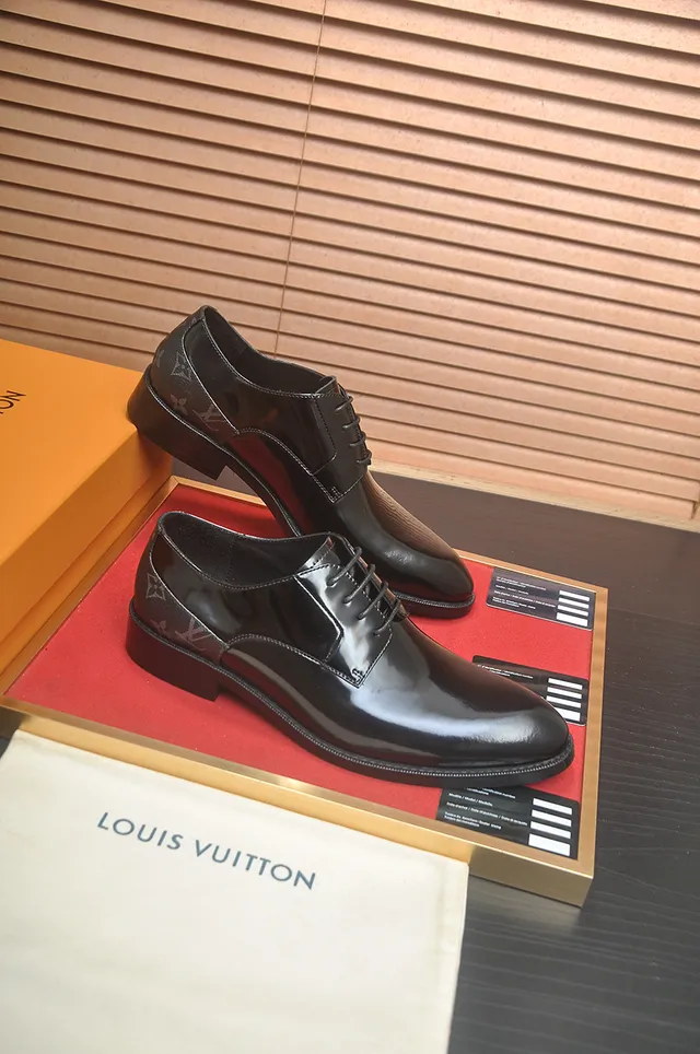 Louis Vuitton 黑色漆皮圆头牛津鞋 4