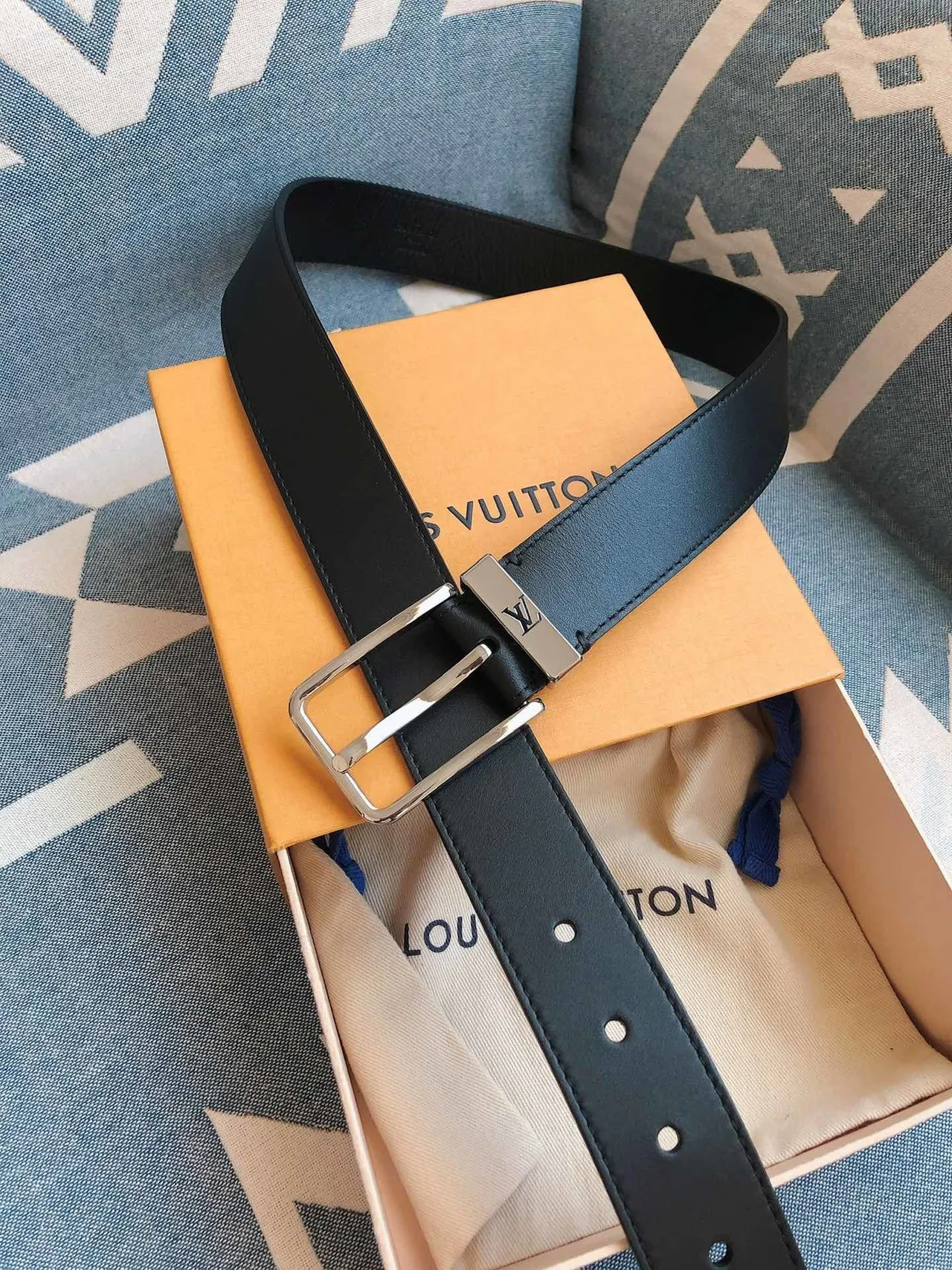 Louis Vuitton Cinturón de cuero negro plateado pulido rectangular hebilla LV monograma grabado placa lateral 3