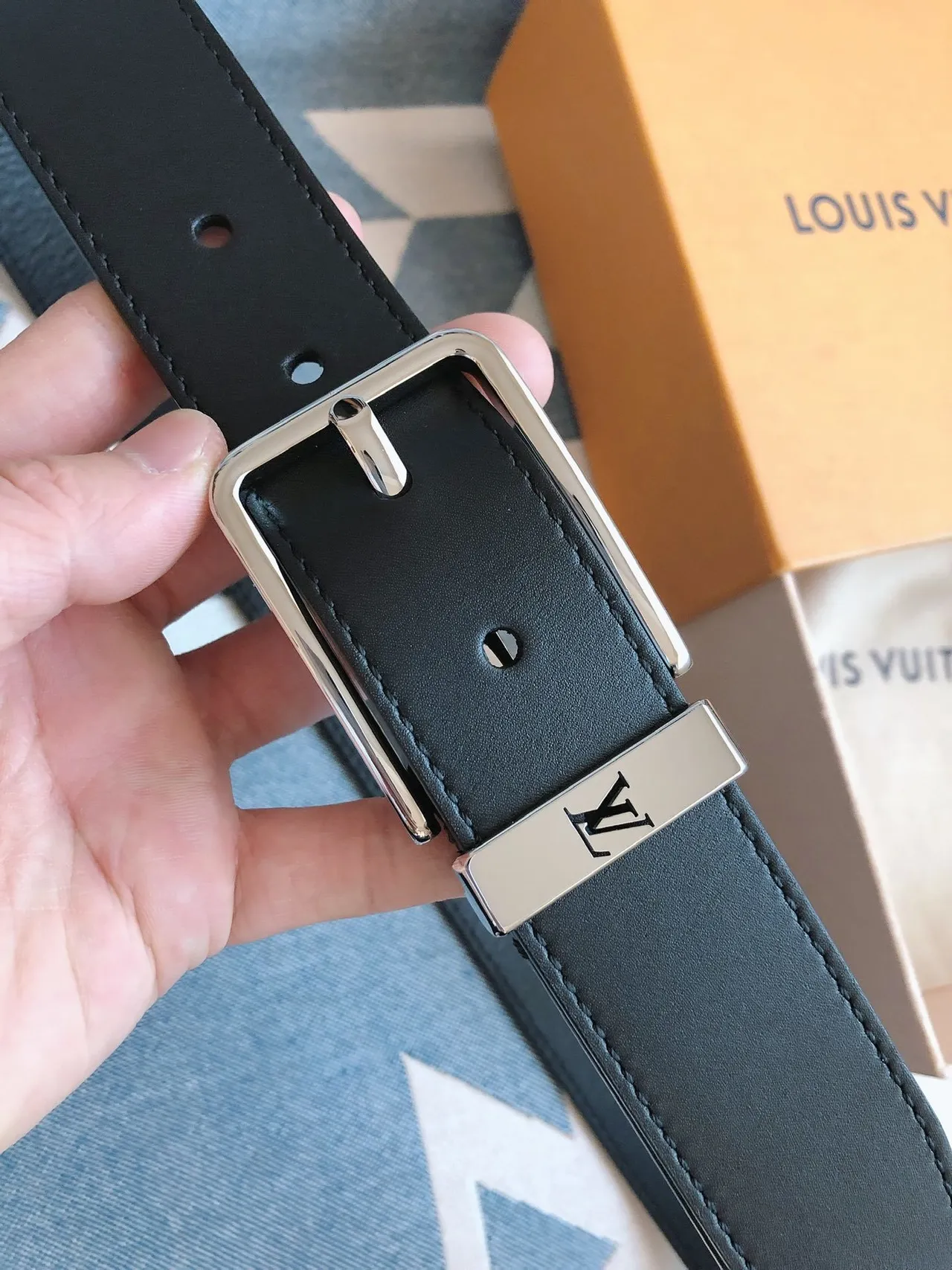 Louis Vuitton Cinturón de cuero negro plateado pulido rectangular hebilla LV monograma grabado placa lateral 7