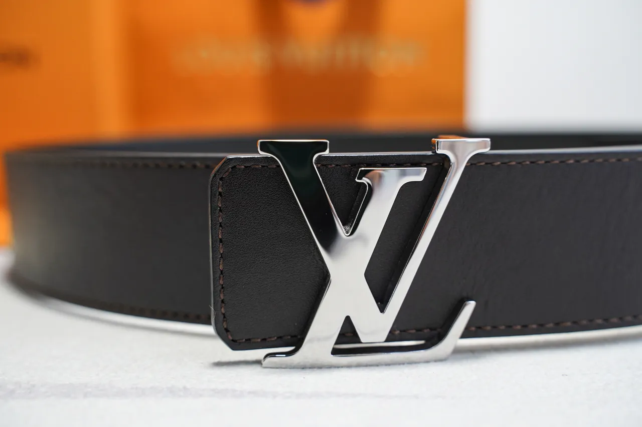 Louis Vuitton Black Silver Smooth Polished LV Buckle Leather Belt 2