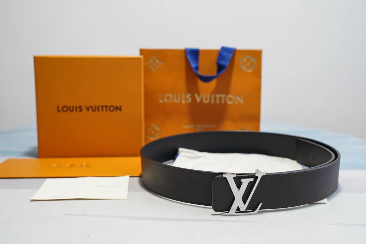 Louis Vuitton Black Silver Smooth Polished LV Buckle Leather Belt 3