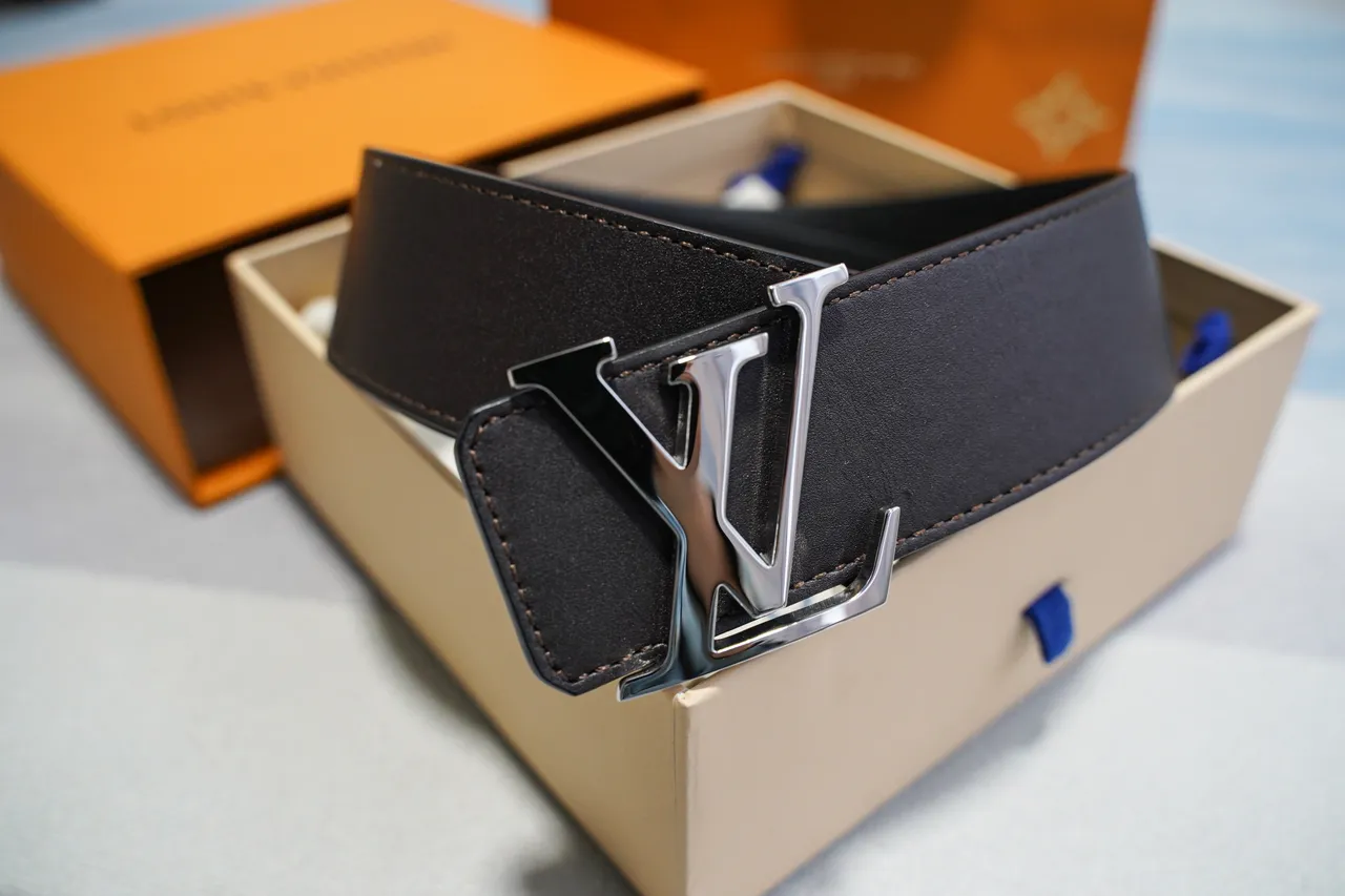 Louis Vuitton Black Silver Smooth Polished LV Buckle Leather Belt 6