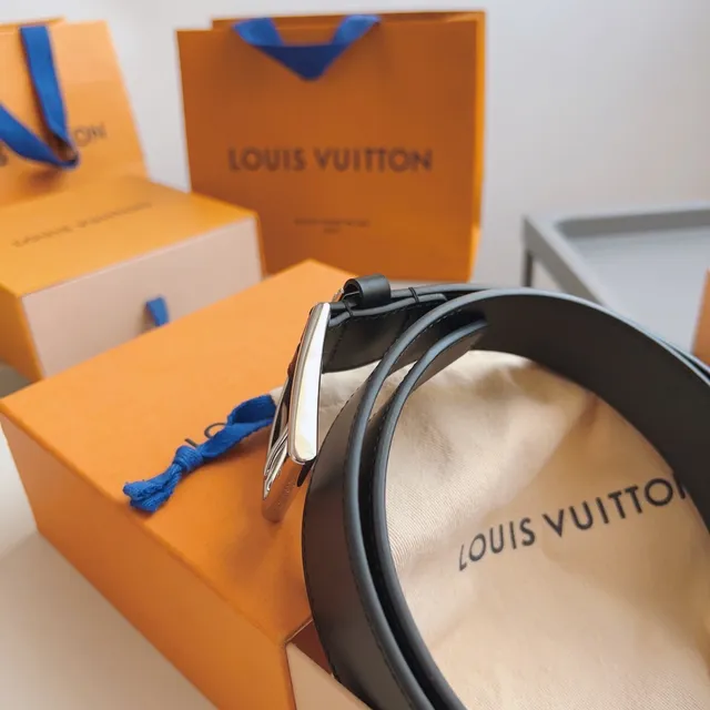 Louis Vuitton Ceinture en cuir noir argenté rectangulaire avec boucle lisse 8