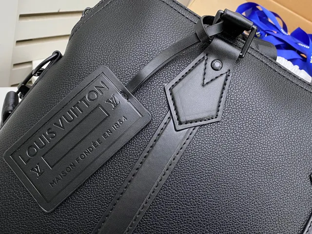 Louis Vuitton काला संरचित चमड़े का बोस्टन बैग 6