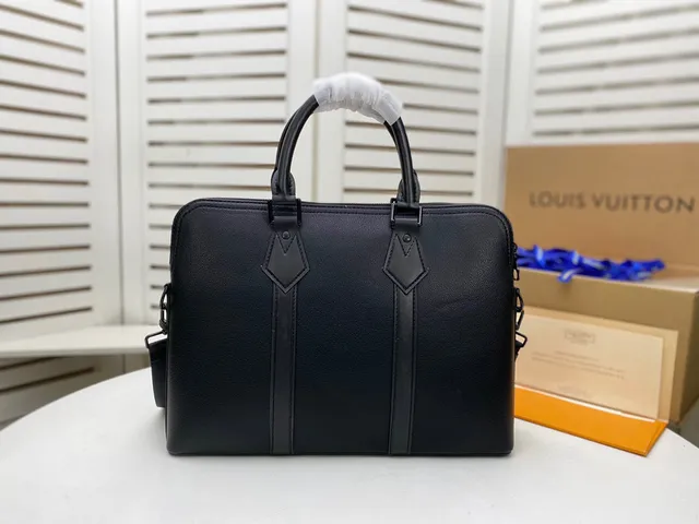 Louis Vuitton काला संरचित चमड़े का बोस्टन बैग 9