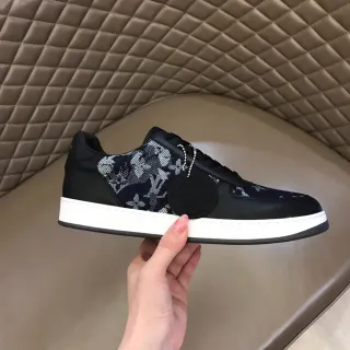Louis Vuitton Tênis Low-Top Pretos e Brancos de Couro e Tecido Jacquard estilo de vida