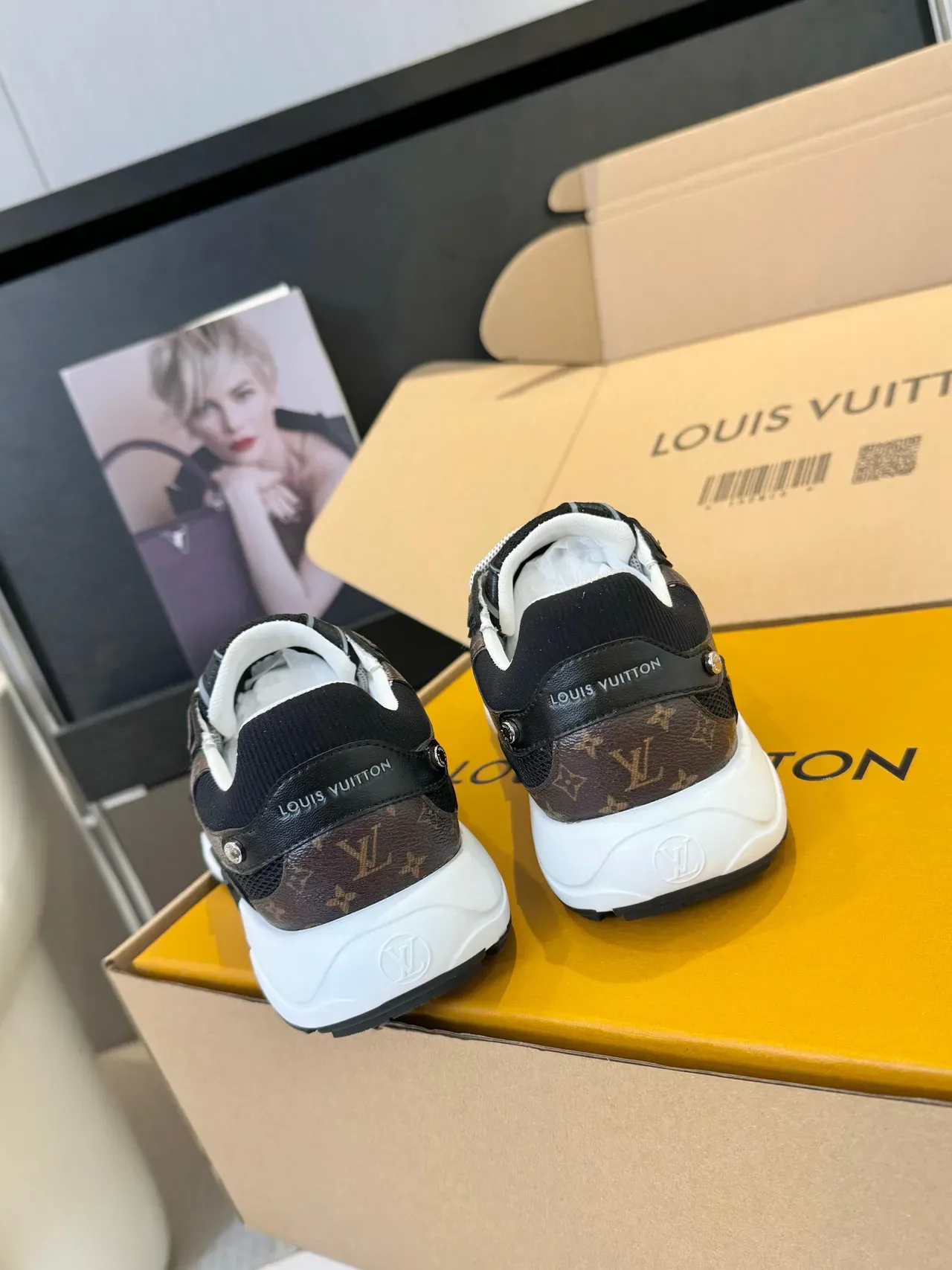 Louis Vuitton Sneakers Chunky Negro y Blanco Construcción de Múltiples Paneles Monogram Lona Acentos 3