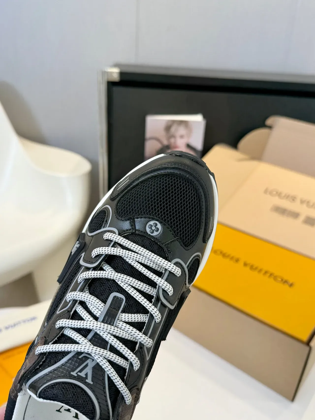 Louis Vuitton Sneakers Chunky Negro y Blanco Construcción de Múltiples Paneles Monogram Lona Acentos 4