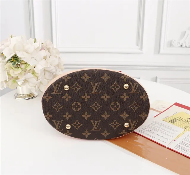 Louis Vuitton بني بيج مونوغرام قماش شكل أسطواني حقيبة دلو 6