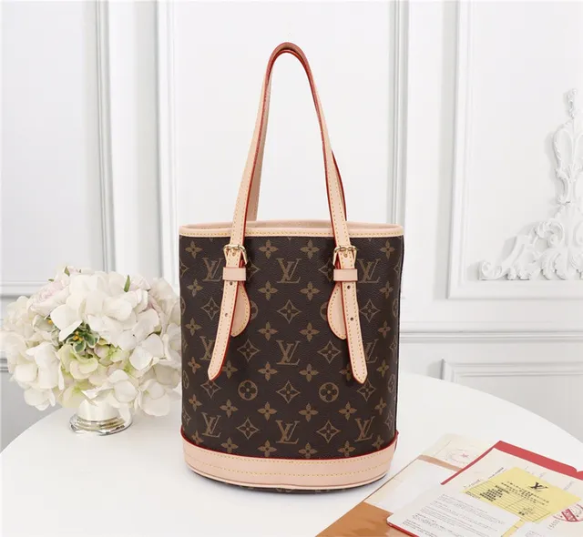 Louis Vuitton بني بيج مونوغرام قماش شكل أسطواني حقيبة دلو 7