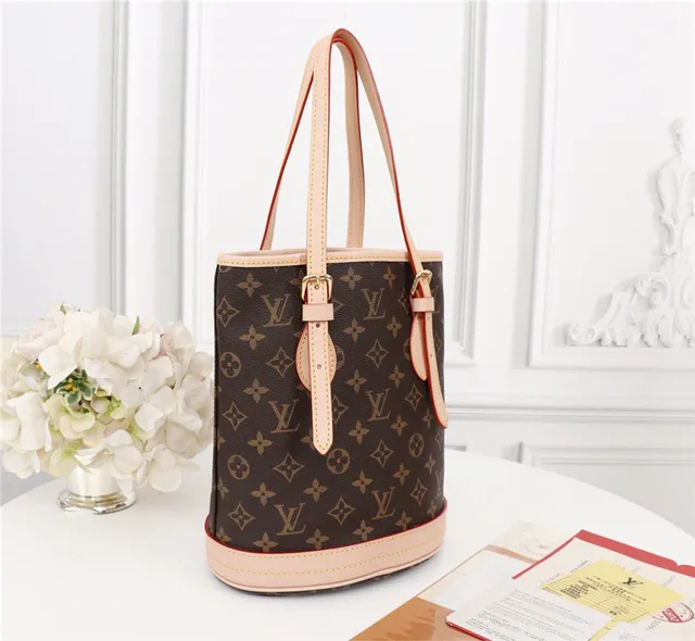 Louis Vuitton بني بيج مونوغرام قماش شكل أسطواني حقيبة دلو 9