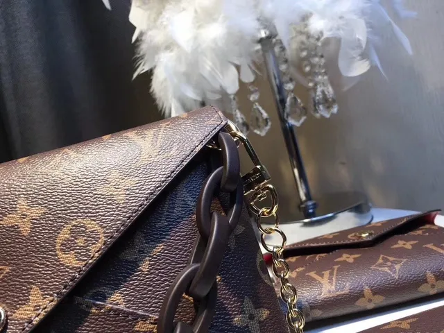 Louis Vuitton Sac à Chaîne avec Pochette Rabat Toile Monogramme Marron Doré 8