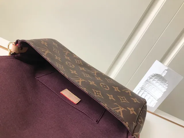 Bolsa de corrente Louis Vuitton marrom com dourado monograma lona recoberta fechamento de aba 6