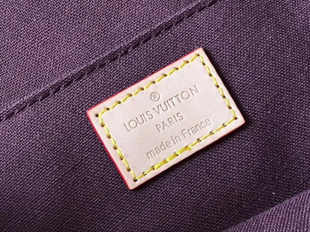 Bolsa de corrente Louis Vuitton marrom com dourado monograma lona recoberta fechamento de aba 7