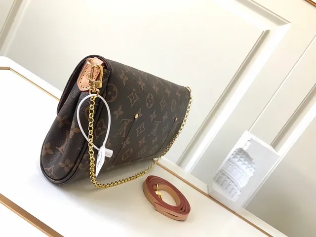 Bolsa de corrente Louis Vuitton marrom com dourado monograma lona recoberta fechamento de aba 8