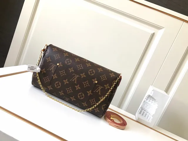 Bolsa de corrente Louis Vuitton marrom com dourado monograma lona recoberta fechamento de aba 9