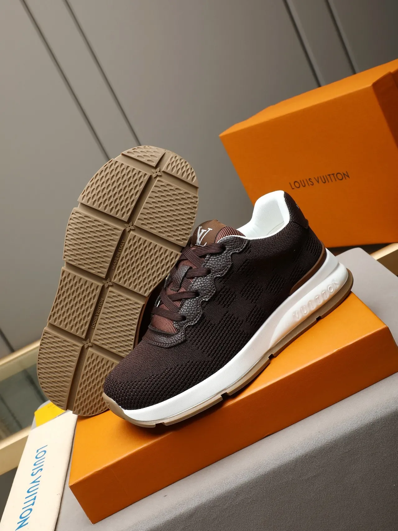 Louis Vuitton بني أبيض أعلى نسيج لمسات جلد Pebbled حذاء أسلوب حياة 4
