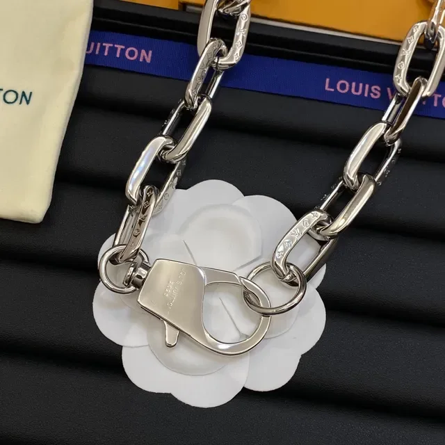 Bracelet Louis Vuitton Chaîne Camélia Argent Blanc Gros Maillon Oval Gravé Monogramme LV 4