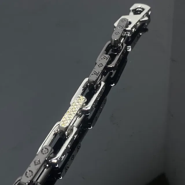 Louis Vuitton Chain Reaction Pulseira Prata Monograma Pavé 4