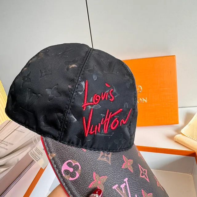 Louis Vuitton Gorra de béisbol de lona con monograma bordada con logo de script 7