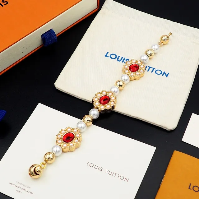 Louis Vuitton Motif Floral Pierre Rouge et Perle Bracelet 3